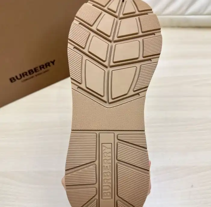 hype Burberry Sneakers