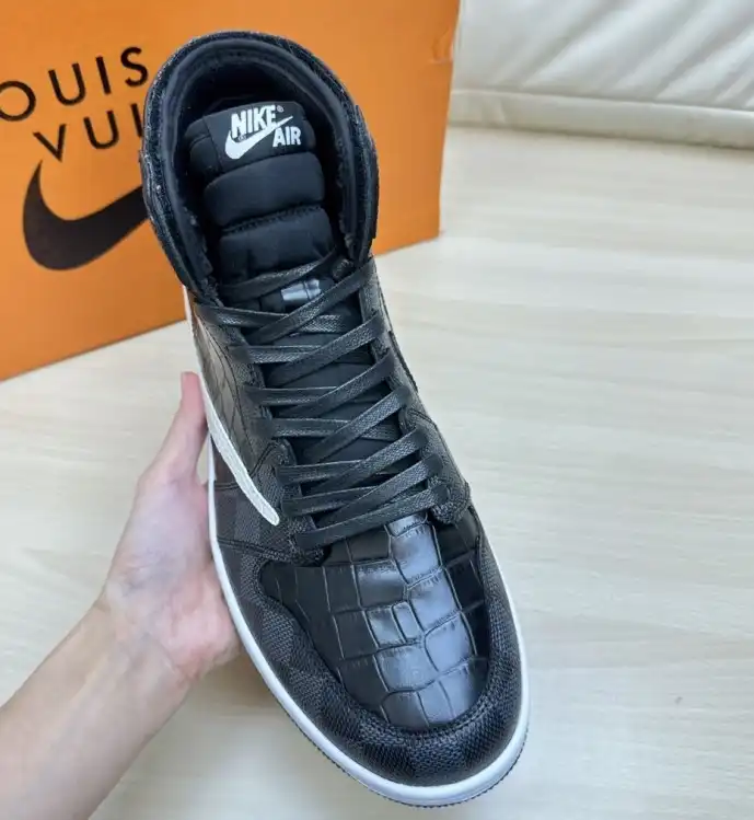 hype Louis Vuitton Sneakers