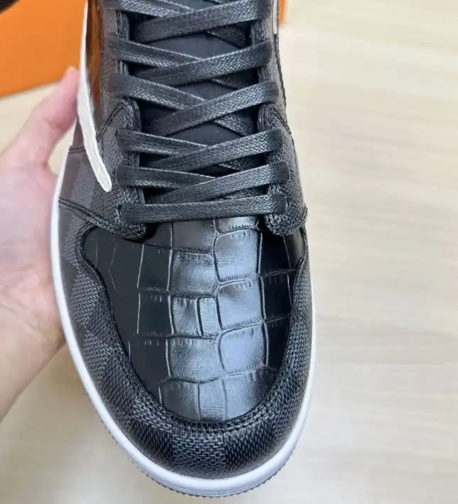 hype Louis Vuitton Sneakers