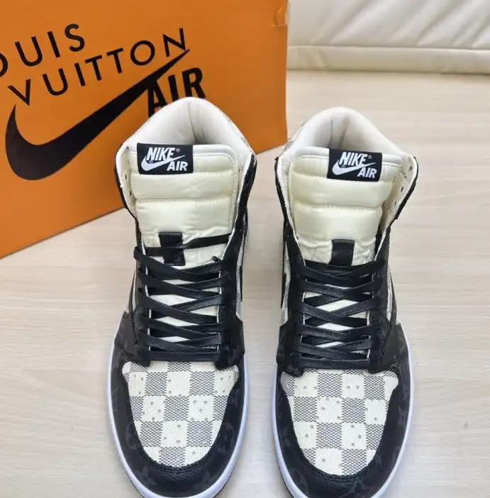 hype Louis Vuitton Sneakers