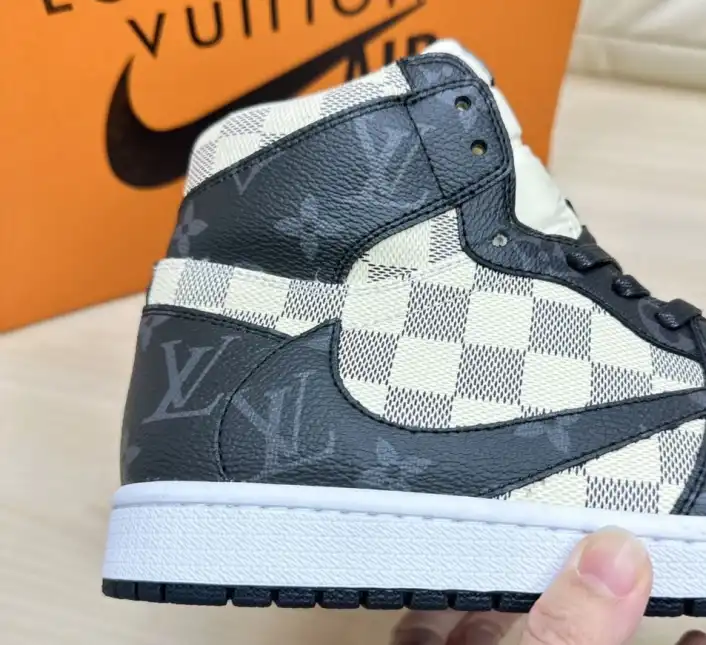 hype Louis Vuitton Sneakers