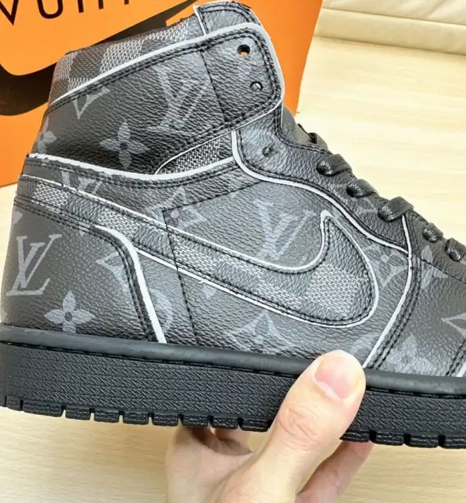 hype Louis Vuitton Sneakers