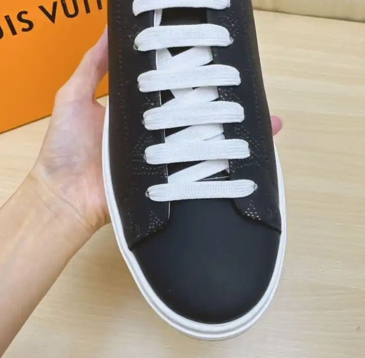 hype Louis Vuitton Sneakers