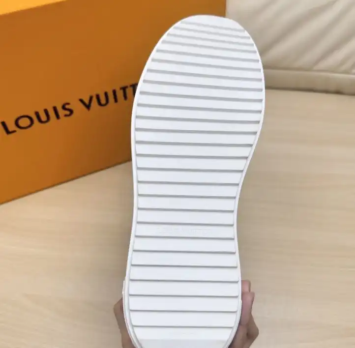 hype Louis Vuitton Sneakers