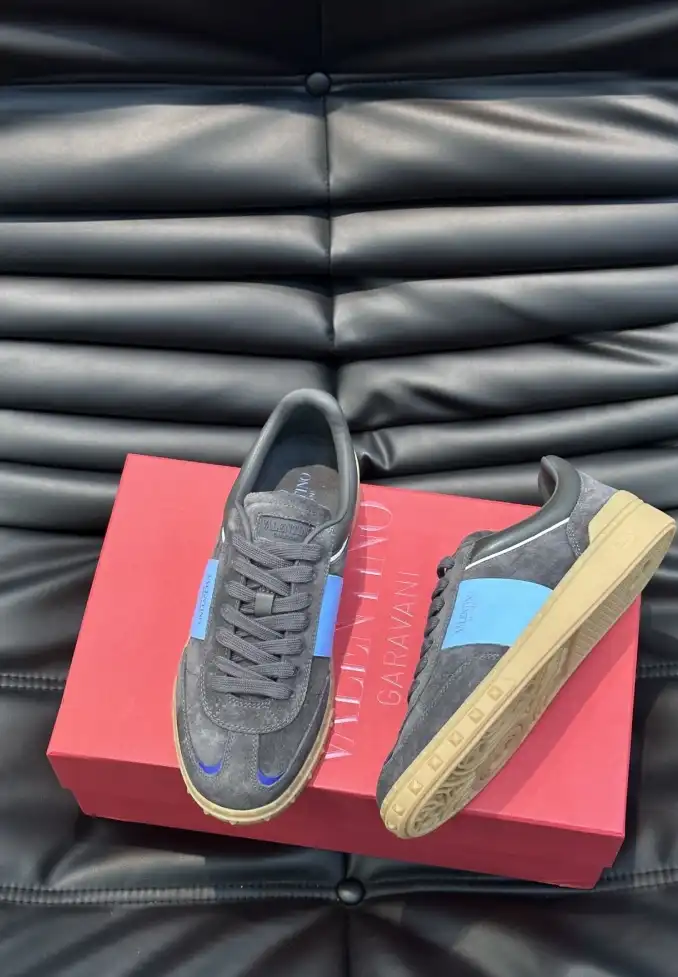 hype Valentino Sneakers