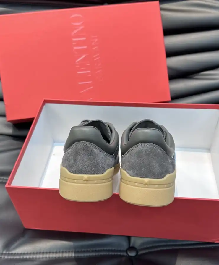 hype Valentino Sneakers