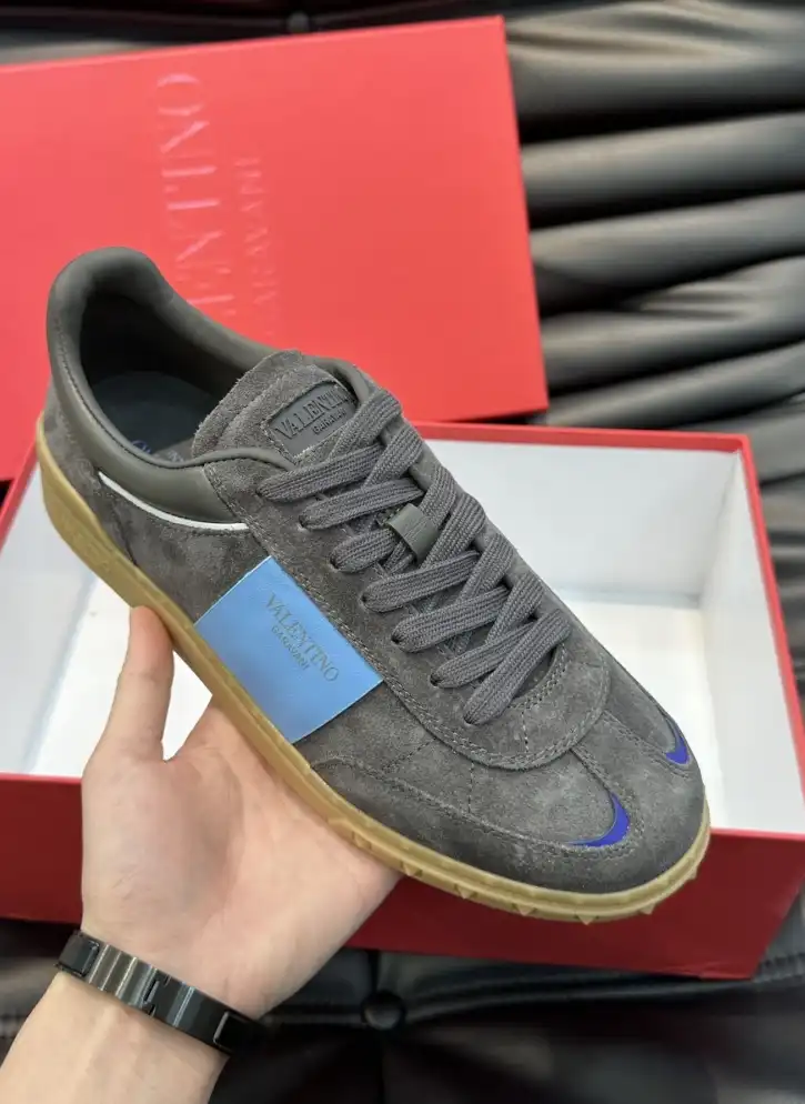 hype Valentino Sneakers