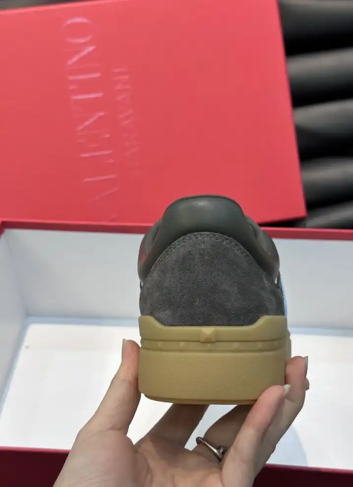 hype Valentino Sneakers