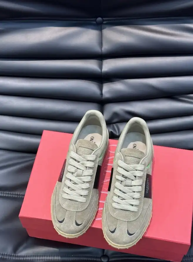 hype Valentino Sneakers