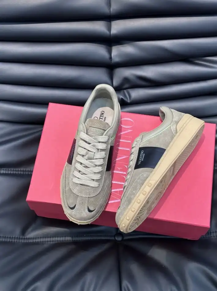 hype Valentino Sneakers