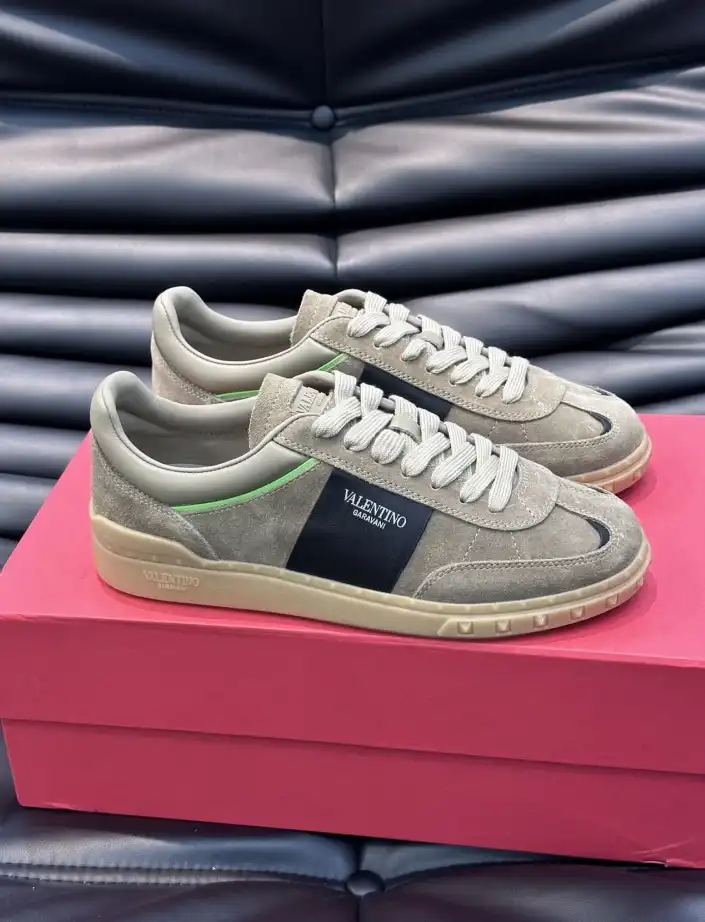 hype Valentino Sneakers