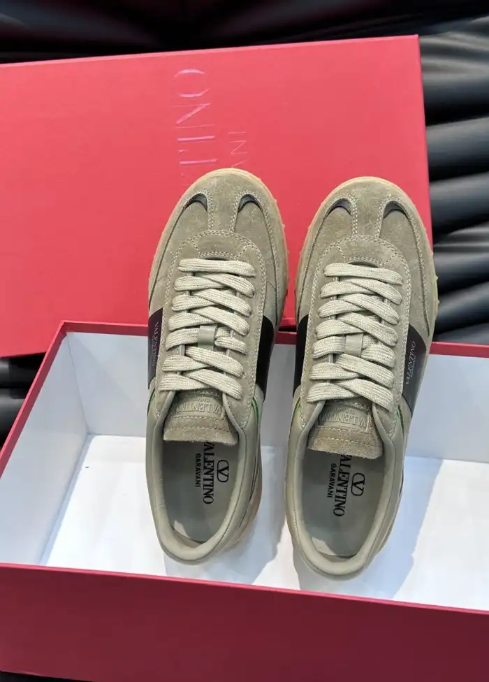 hype Valentino Sneakers