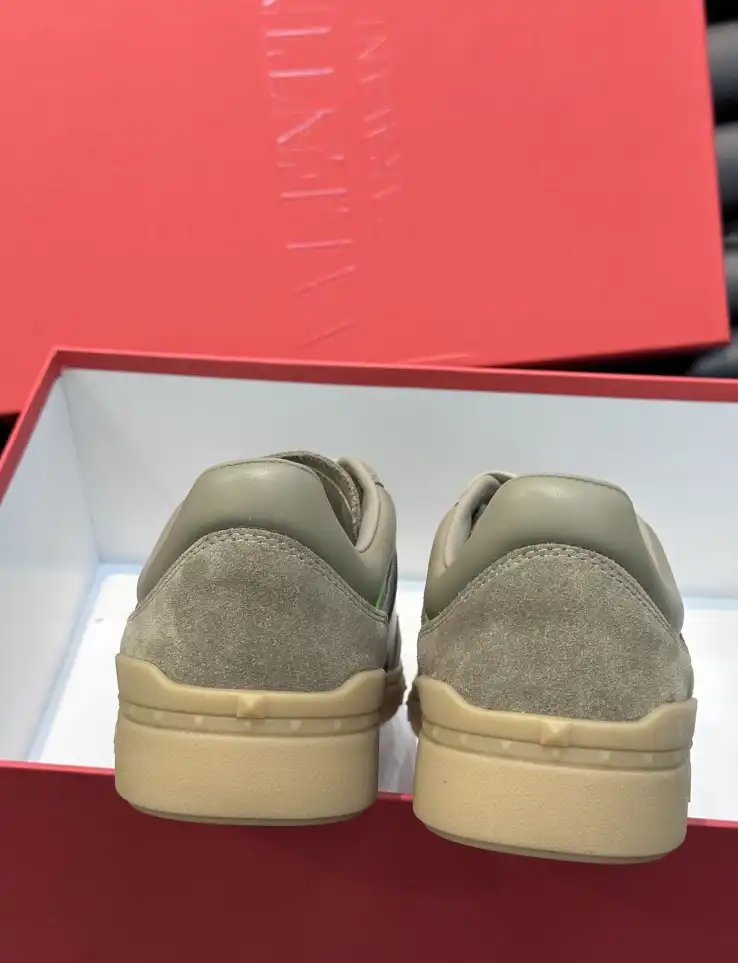 hype Valentino Sneakers