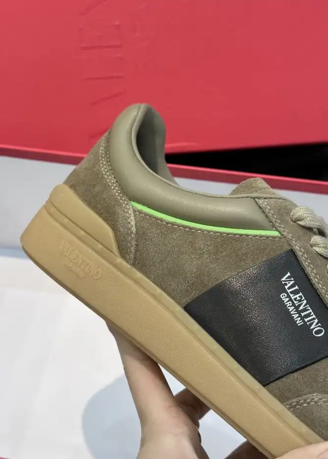 hype Valentino Sneakers