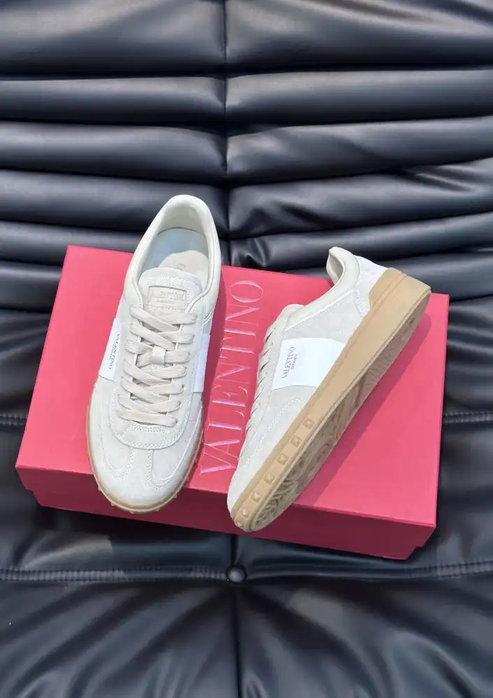 hype Valentino Sneakers