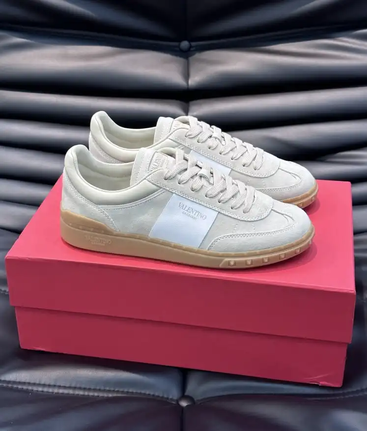 hype Valentino Sneakers