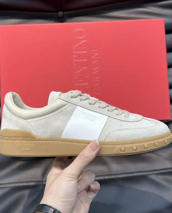 hype Valentino Sneakers