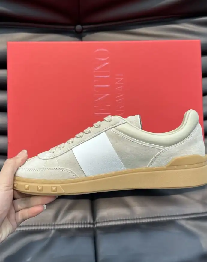 hype Valentino Sneakers