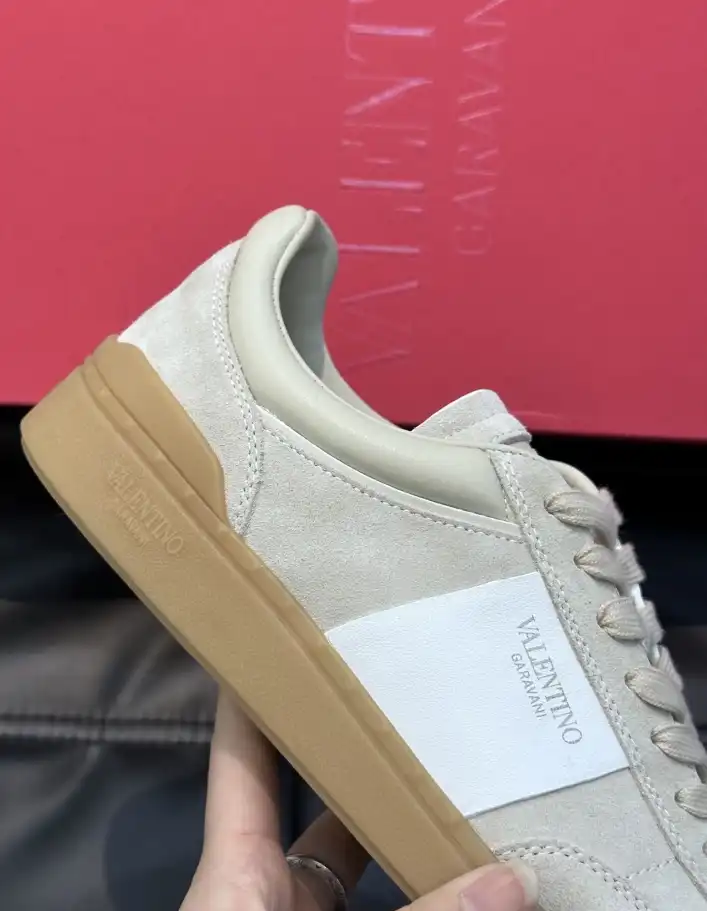 hype Valentino Sneakers