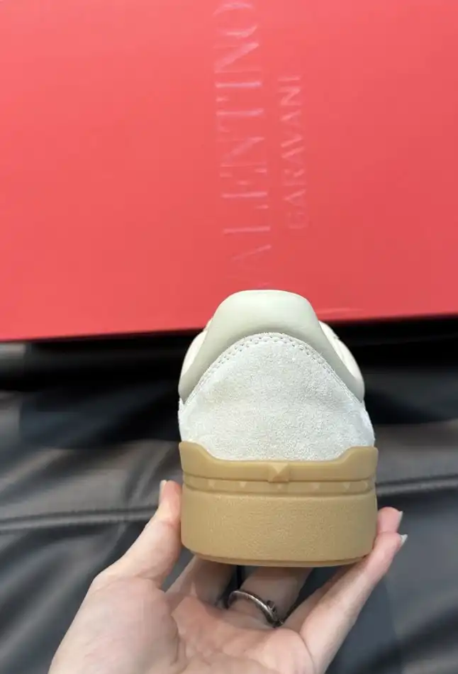 hype Valentino Sneakers