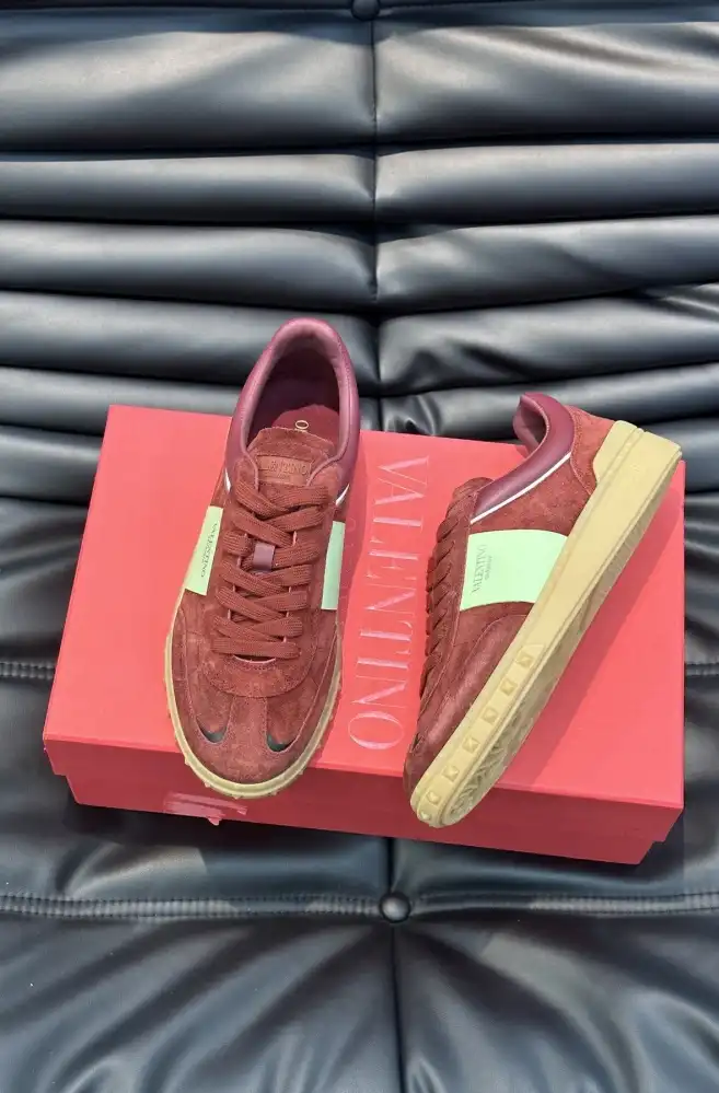 hype Valentino Sneakers