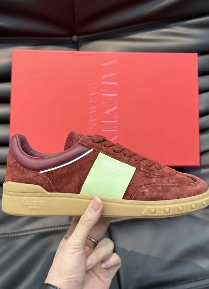 hype Valentino Sneakers