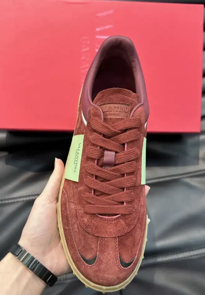 hype Valentino Sneakers