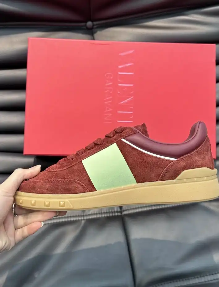 hype Valentino Sneakers