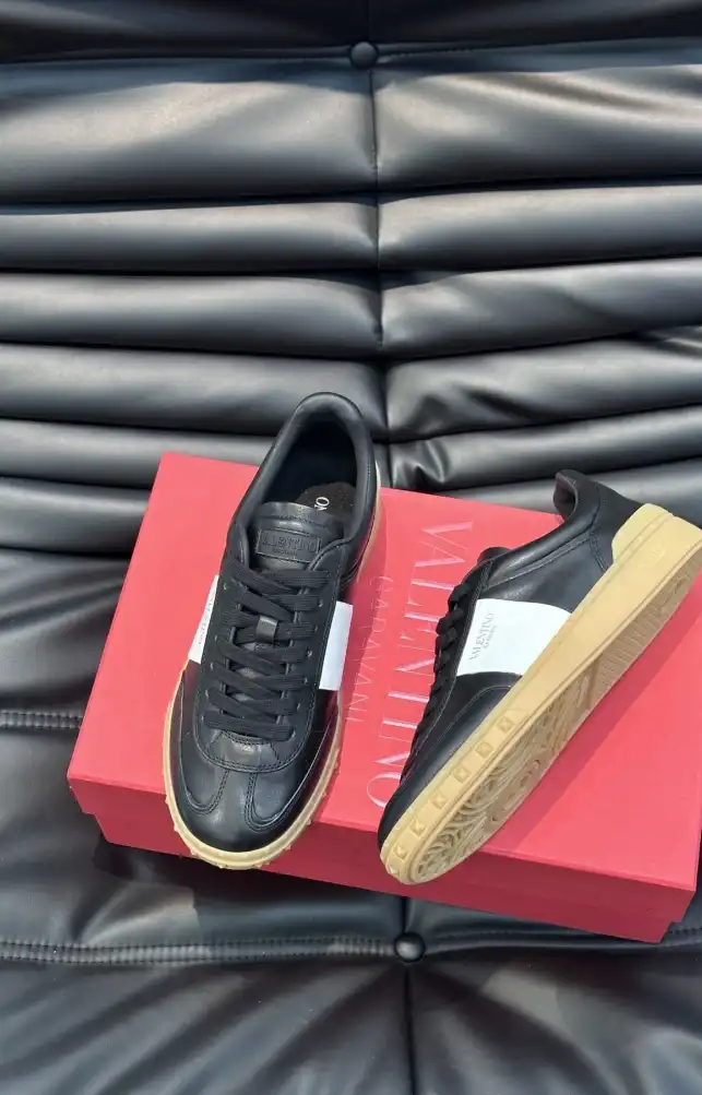 hype Valentino Sneakers