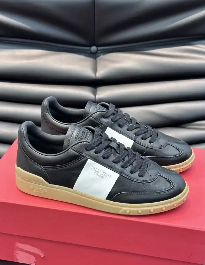 hype Valentino Sneakers