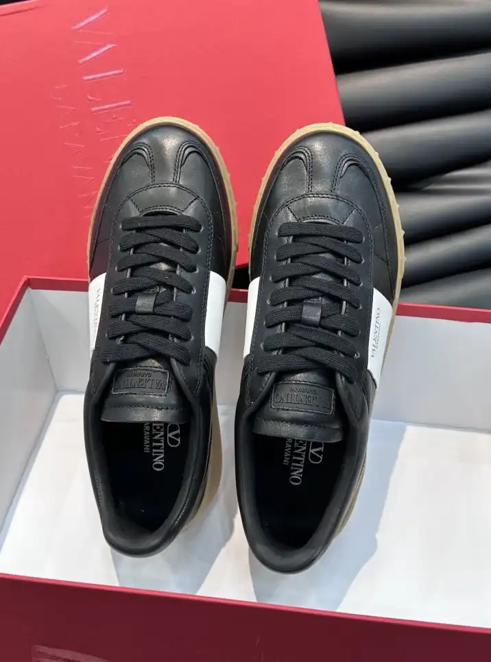 hype Valentino Sneakers