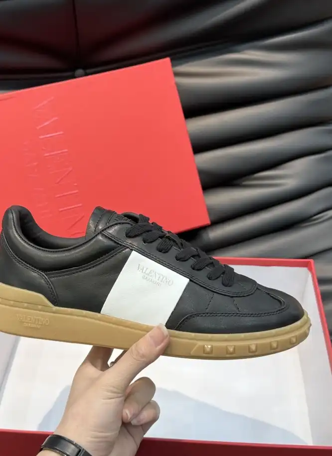 hype Valentino Sneakers