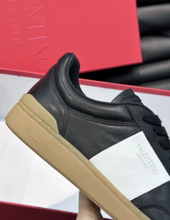 hype Valentino Sneakers