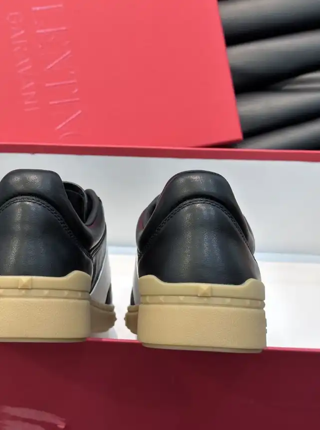 hype Valentino Sneakers