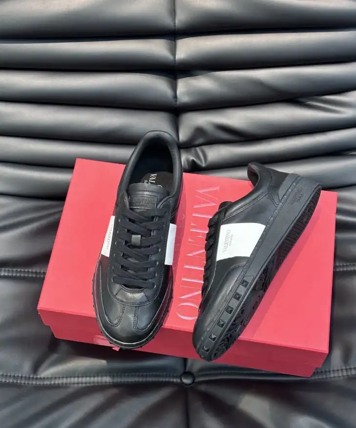 hype Valentino Sneakers