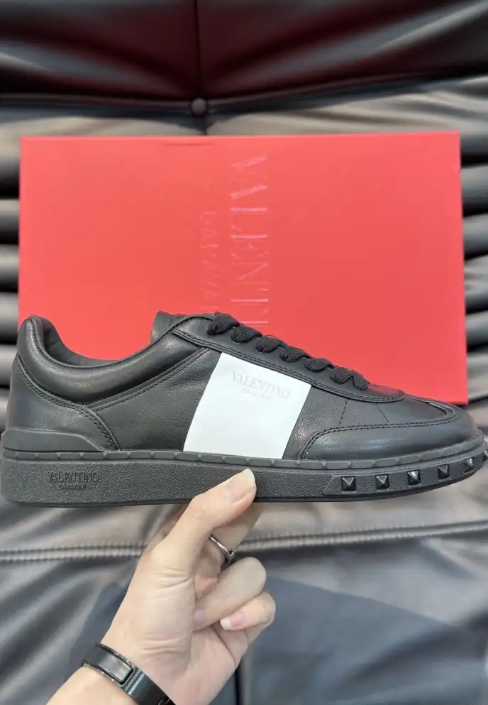 hype Valentino Sneakers