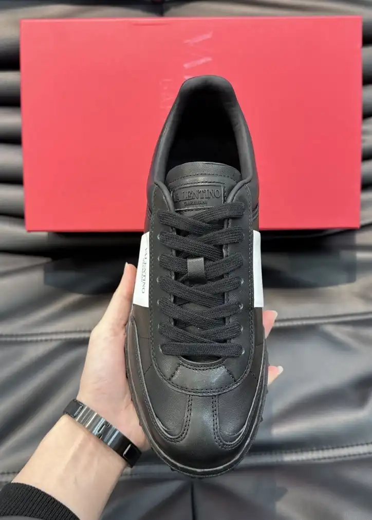 hype Valentino Sneakers