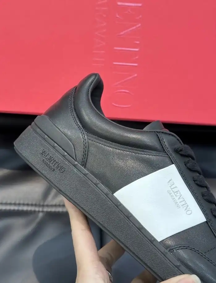 hype Valentino Sneakers