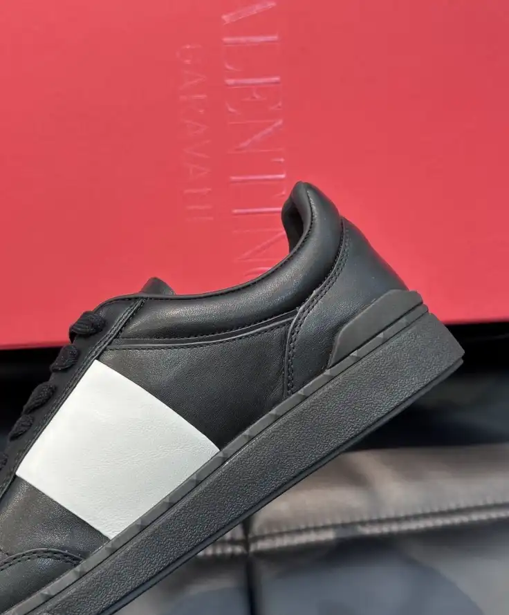 hype Valentino Sneakers