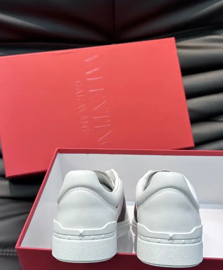 hype Valentino Sneakers