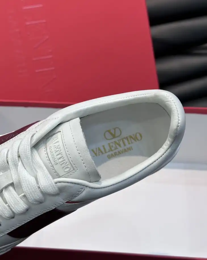 hype Valentino Sneakers