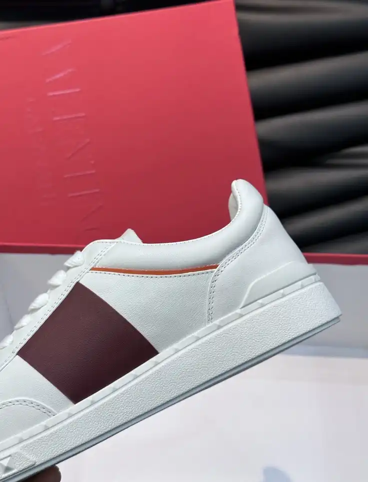 hype Valentino Sneakers