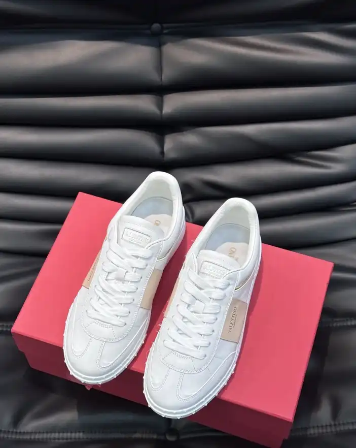 hype Valentino Sneakers