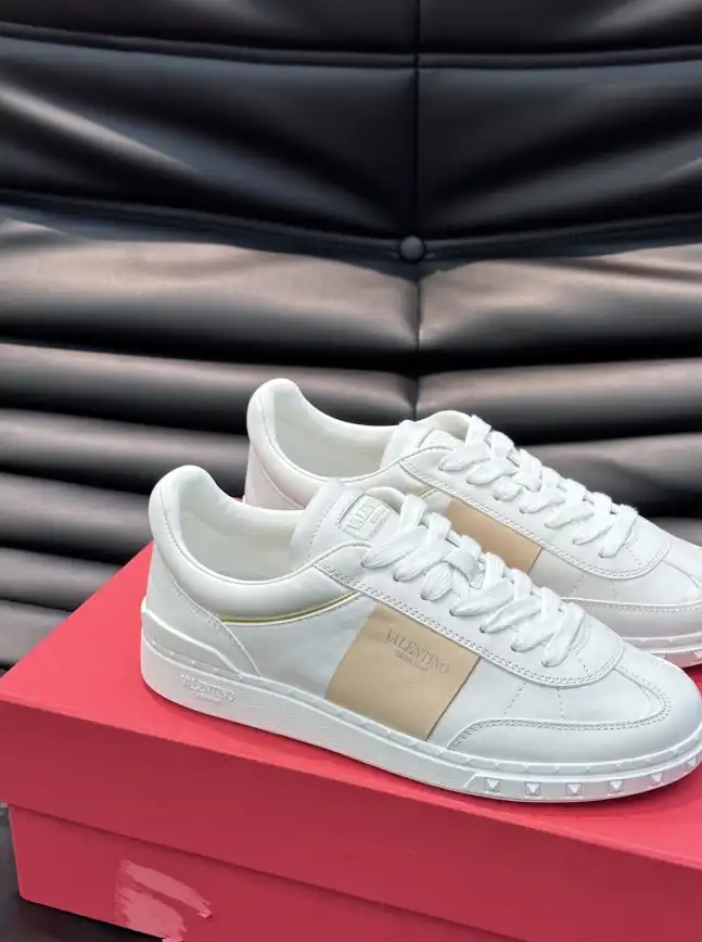 hype Valentino Sneakers