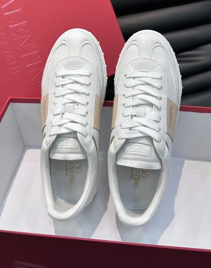 hype Valentino Sneakers