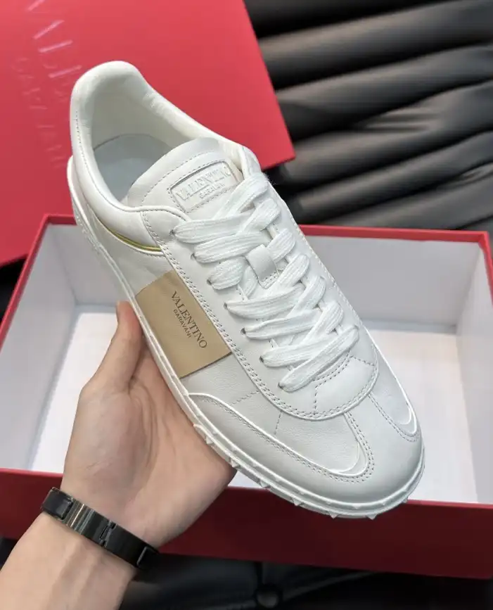 hype Valentino Sneakers