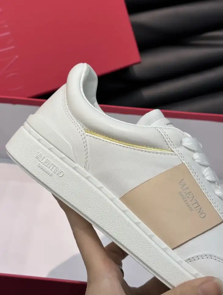 hype Valentino Sneakers