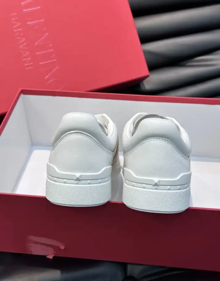 hype Valentino Sneakers