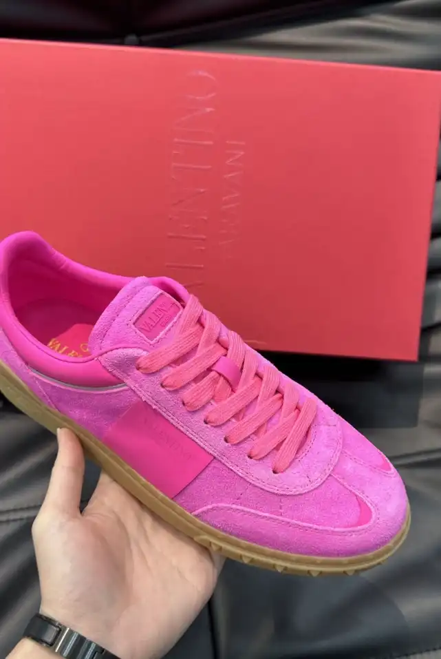 hype Valentino Sneakers