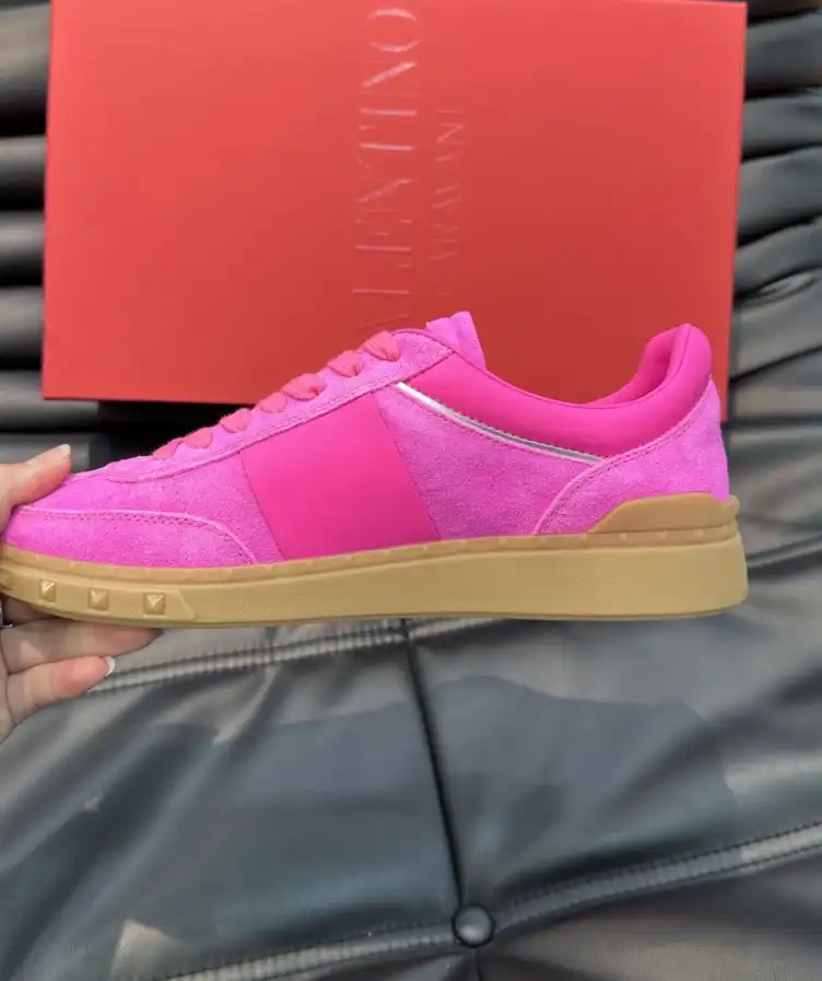 hype Valentino Sneakers